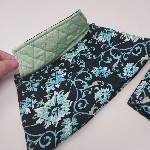 Set of two cosmetic bags. - Picture 4 of 13